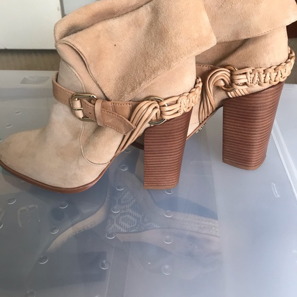 Boots - Picture 3 of 4